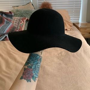 Black H&M floppy hat